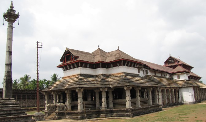 Saavira Kambada Basadi